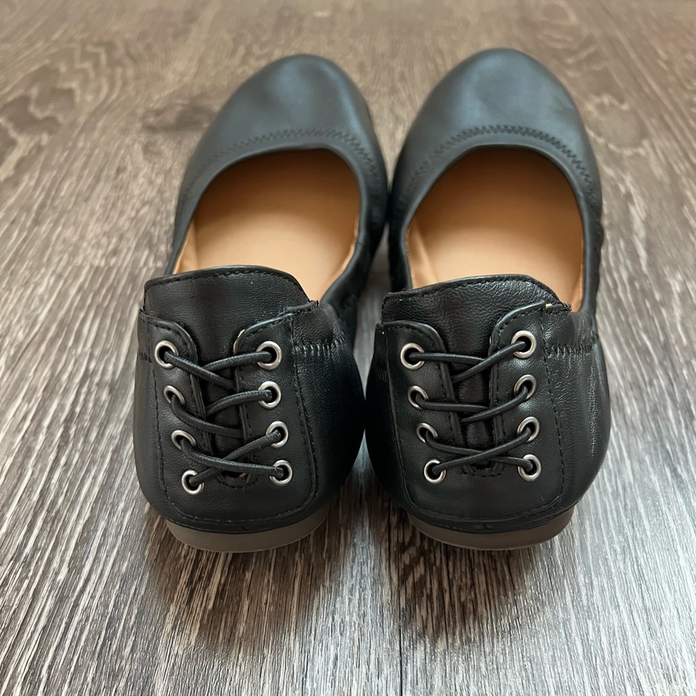 Flat shoes